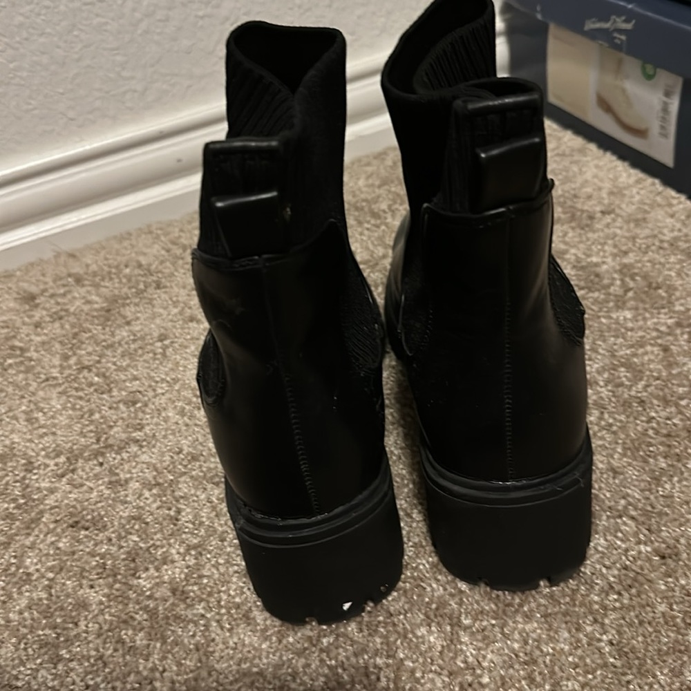 Chelsea Boot - Picture 3 of 4